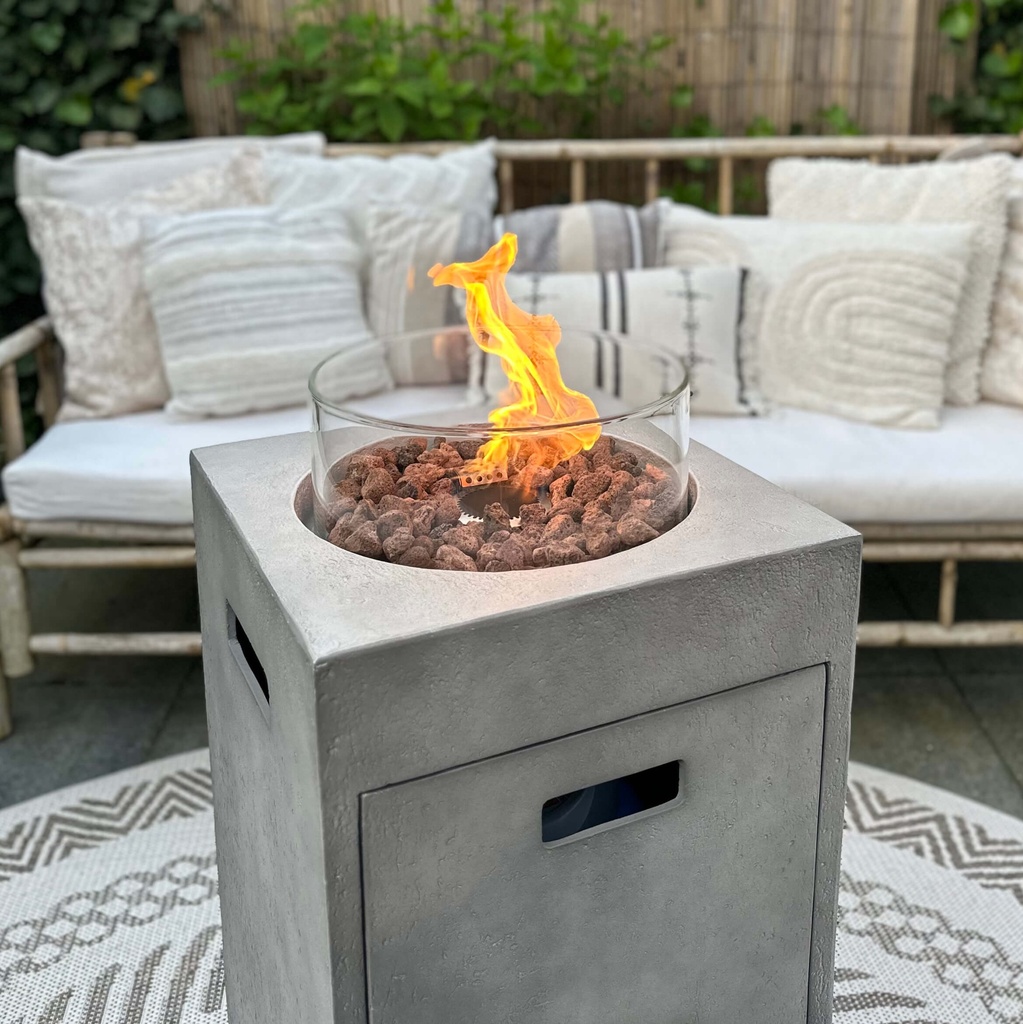 Column 40 Concrete look outdoor fireplace